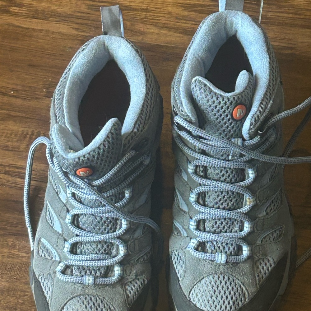 Merrell Athletic Shoes in Gray